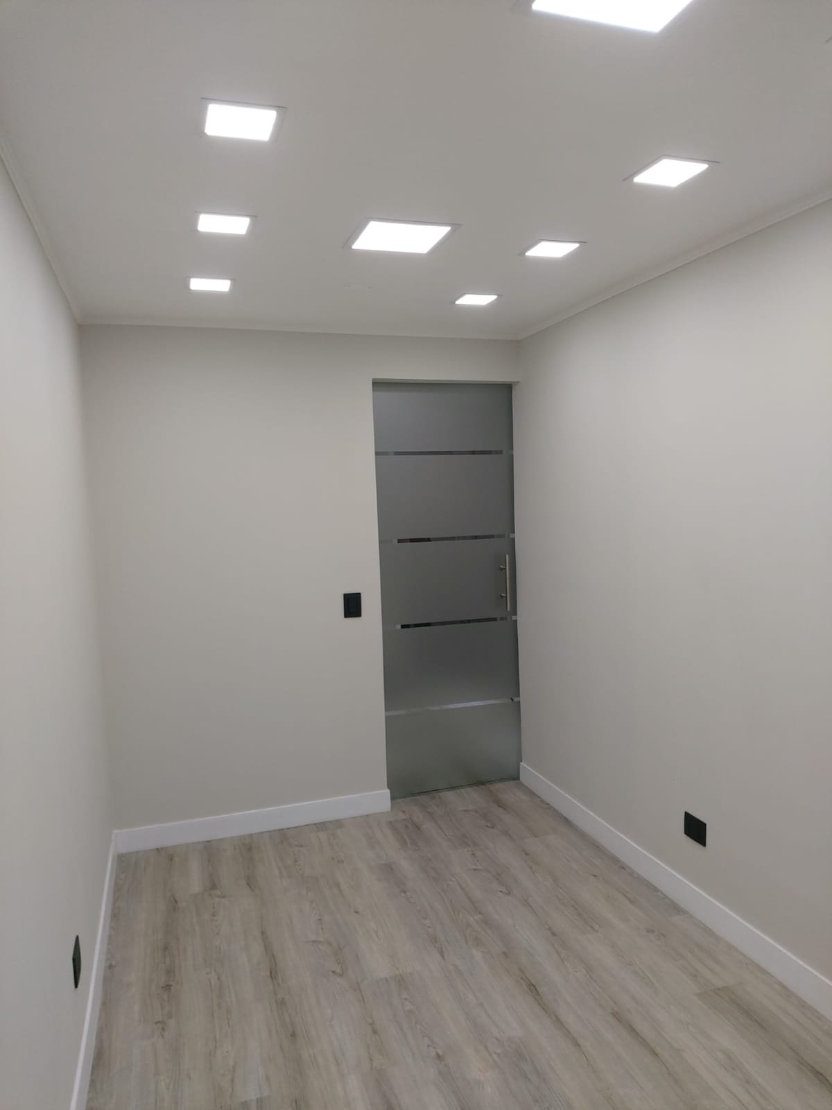 Dormitorio con cielo e iluminación empotrada renovados, Vitacura